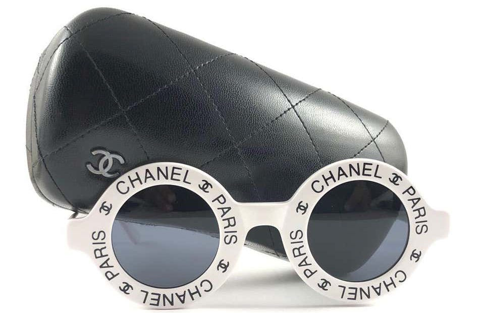 VINTAGE CHANEL 01944 10601