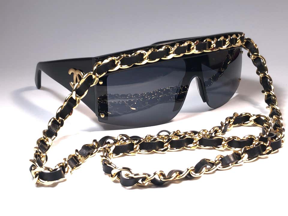 VINTAGE CHANEL CHAIN GLASSES