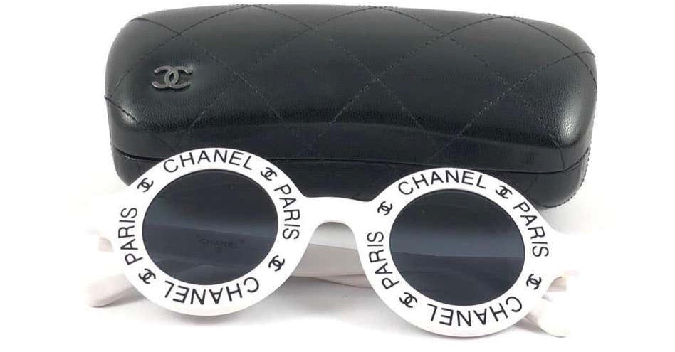 VINTAGE CHANEL 01944 10601